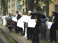 Сократите финансовую помощь И.Каримову! Узбекские правозащитники пикетируют посольство США