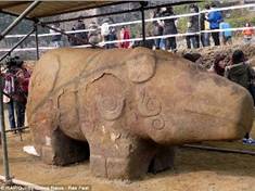 Китайские археологи в Чэнду откопали восьмитонную статую неизвестного науке зверя (фото)