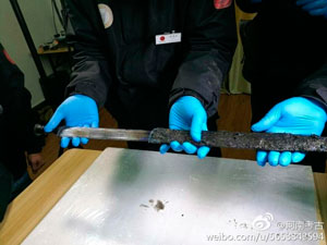 Китайские археологи обнаружили уникальный по сохранности меч  Сражающихся царств  возрастом более 2 тыс лет (фото)
