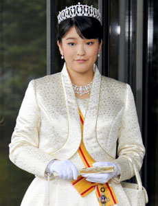 Японская принцесса Мако отказалась от титула ради пляжного промоутера